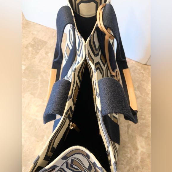 TORY BURCH Canvas and Leather Tote Bag Leather Logo Bag Charm EUC - Picture 9 of 16